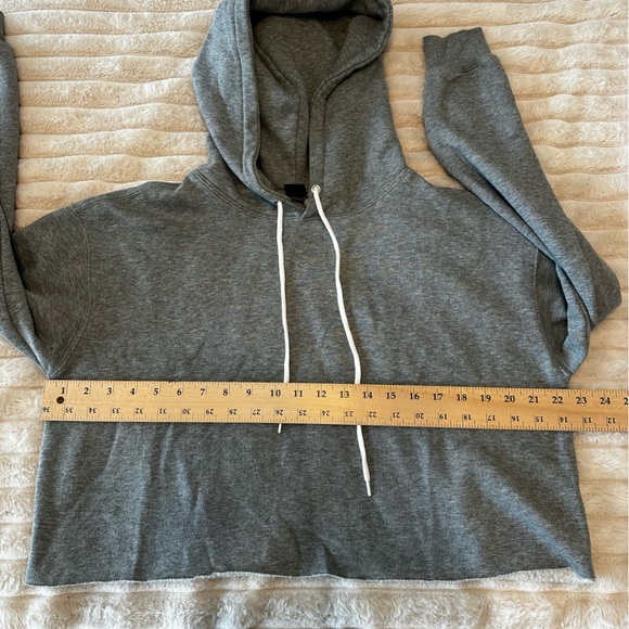 Wild Fable Gray Cropped Hoodie - Picture 5 of 6